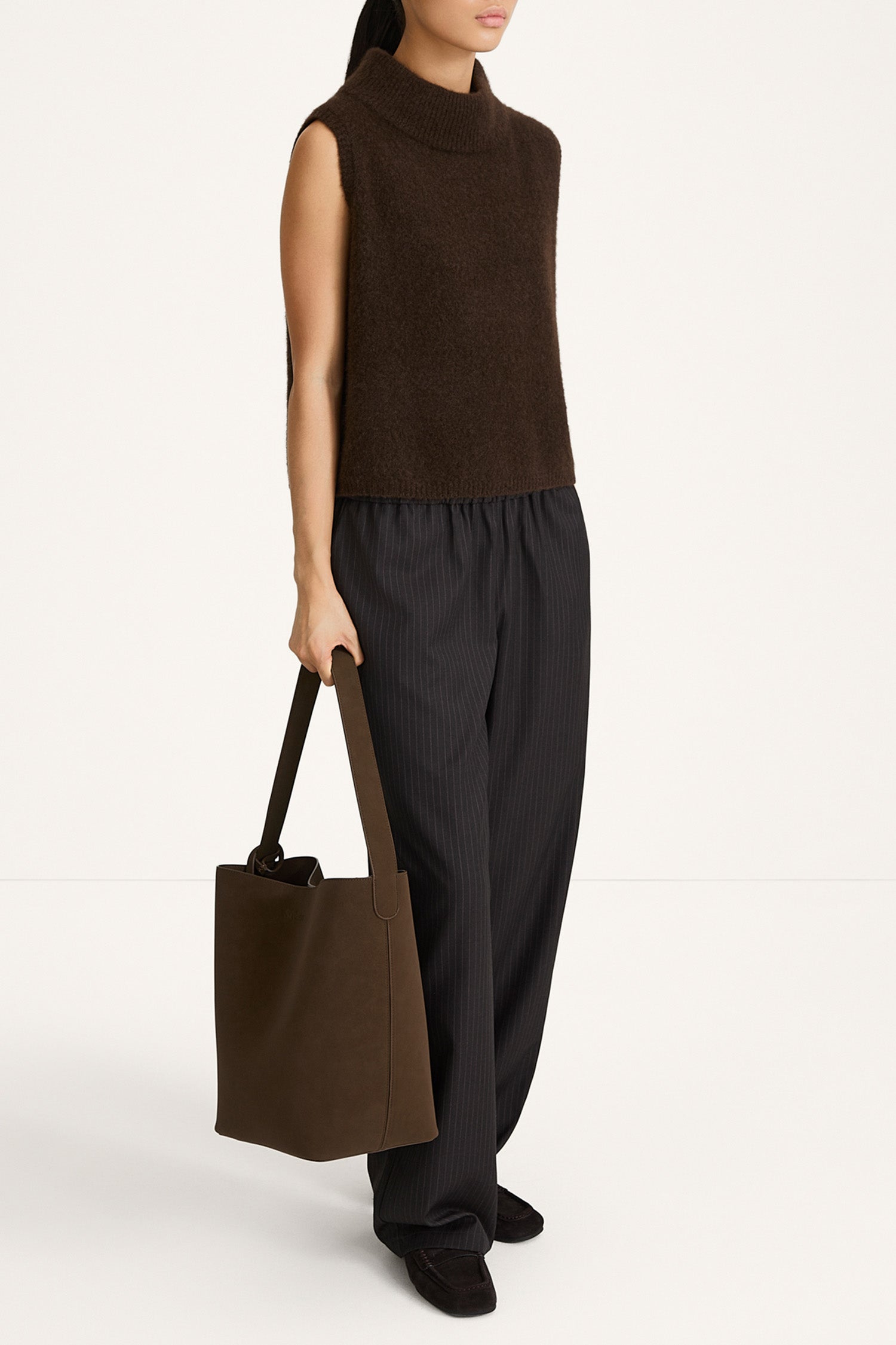 Belicia trousers coffee pinstripe stylein side