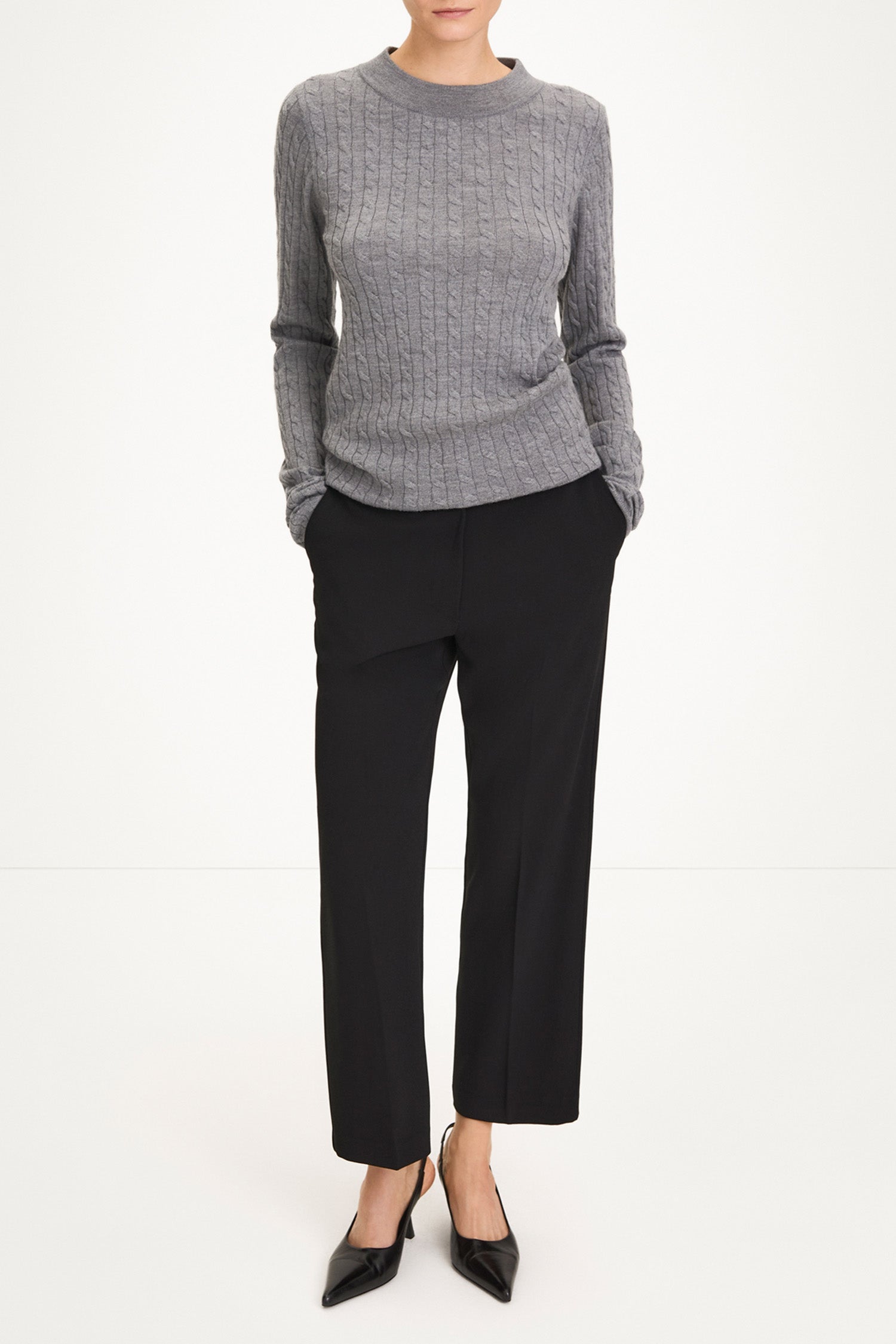 Berzo trousers cropped black stylein model image front