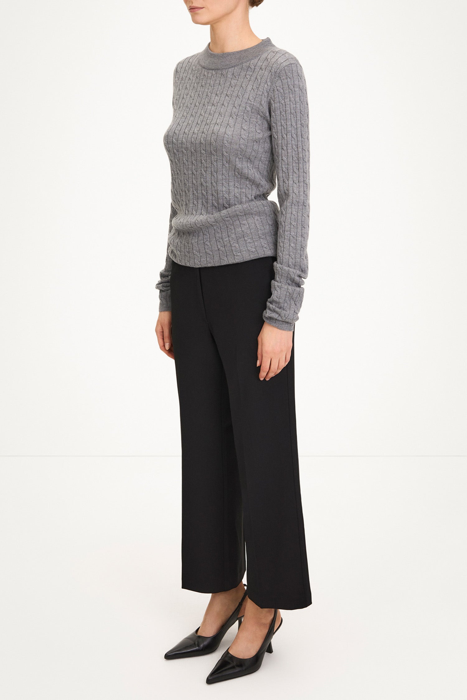Berzo trousers cropped black stylein model image side