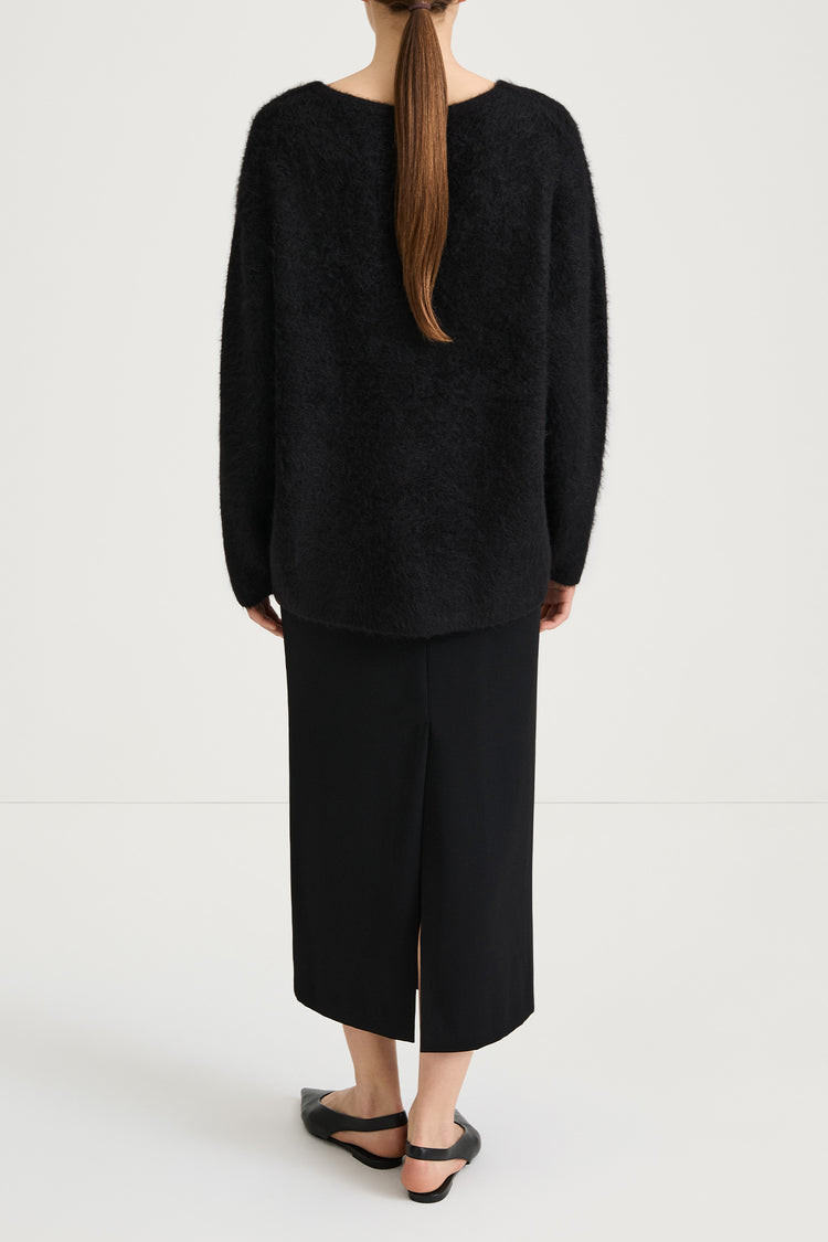 Black v-neck alpacka sweater stylein liora back