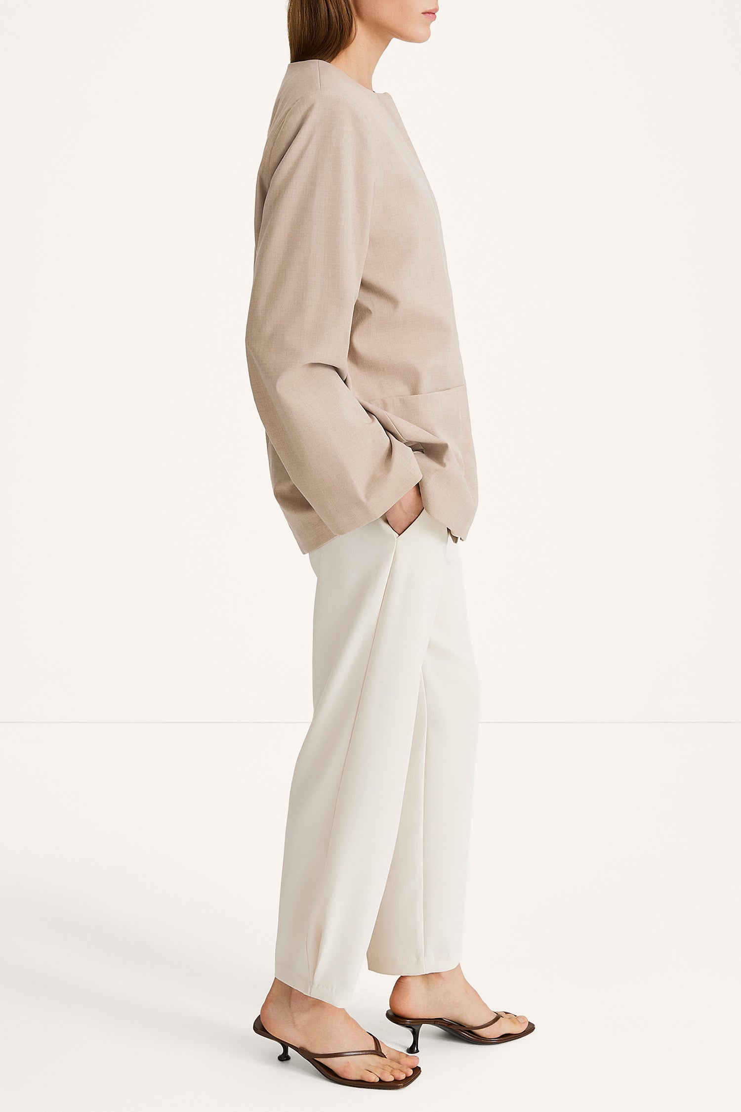 Blevio blazer sand stylein model image side