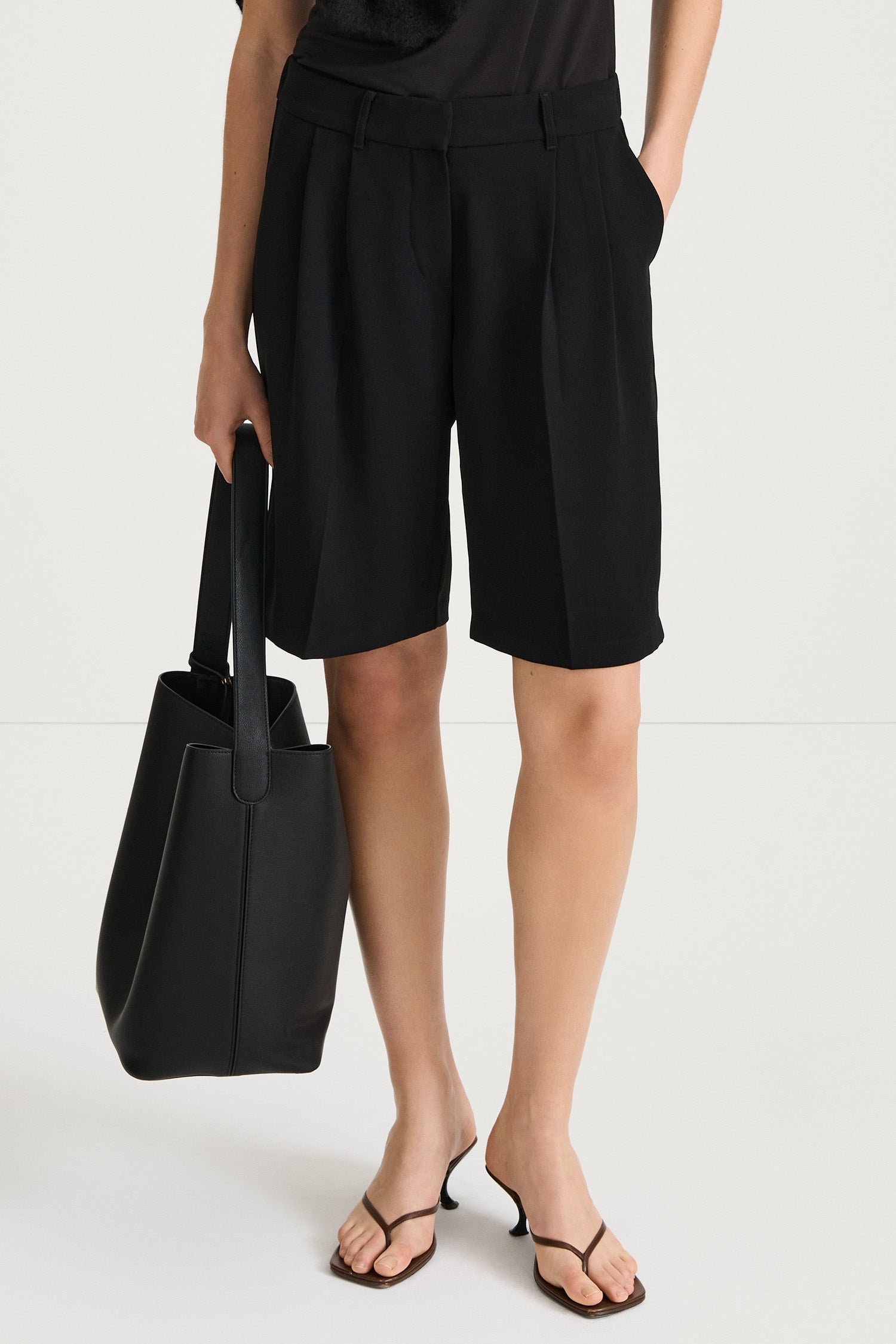 Bore shorts suit black stylein model image front close
