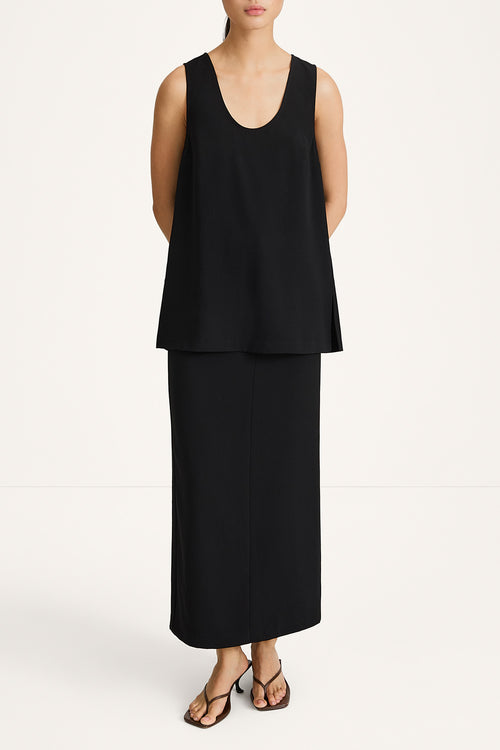 Buccino sleevless top black stylein model image front