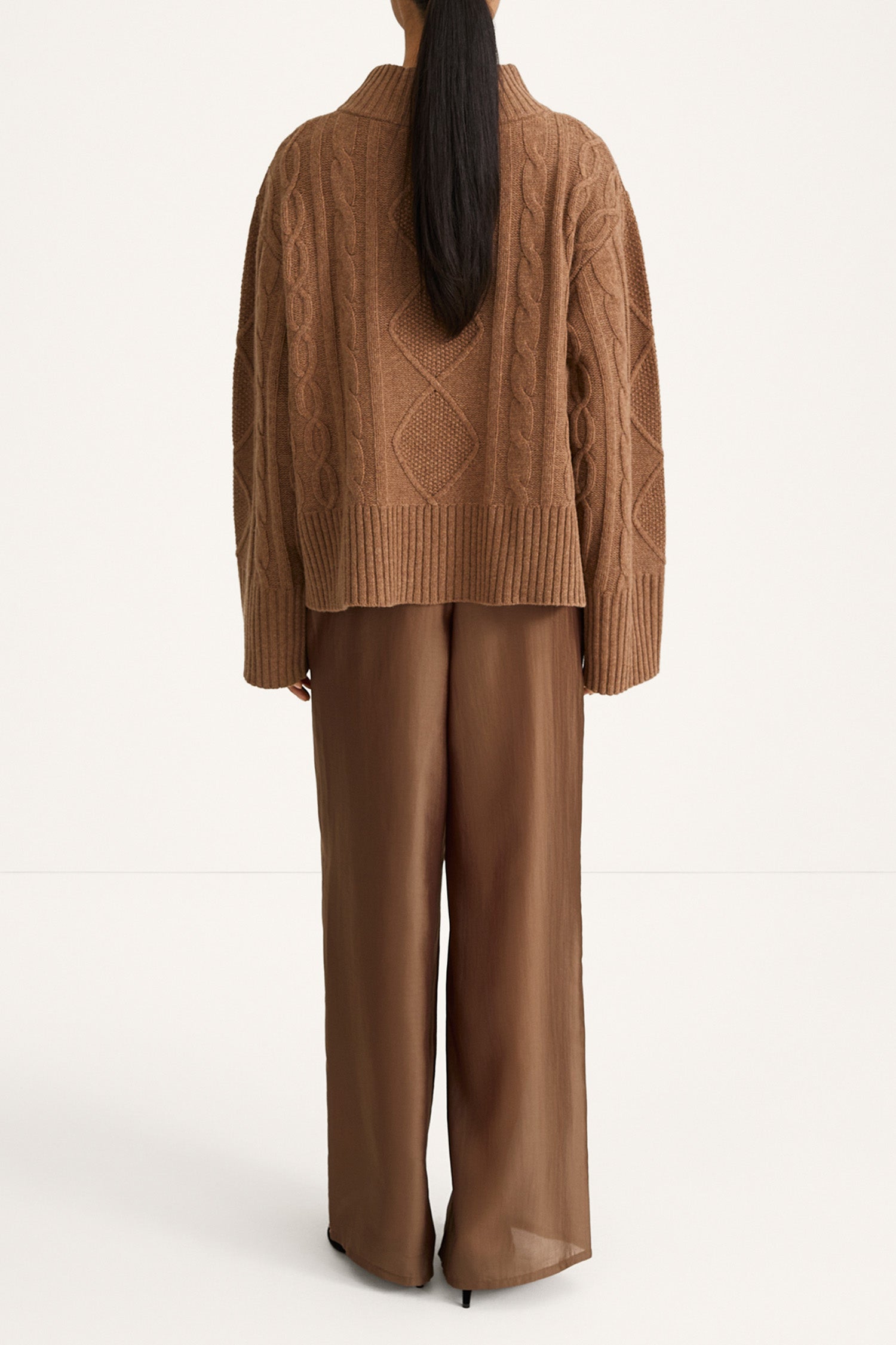 Hania cable knit merino wool sweater beige stylein back