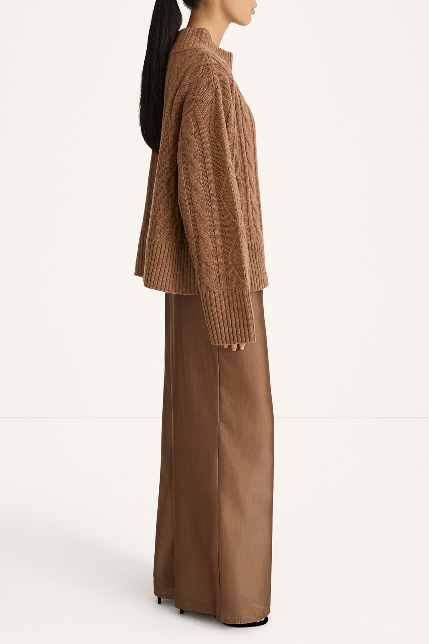 Hania cable knit merino wool sweater beige stylein side