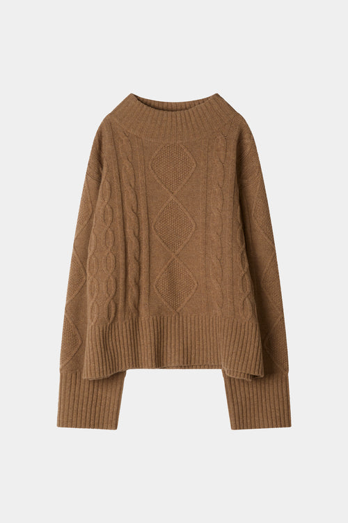 Hania cable knit merino wool sweater beige stylein front