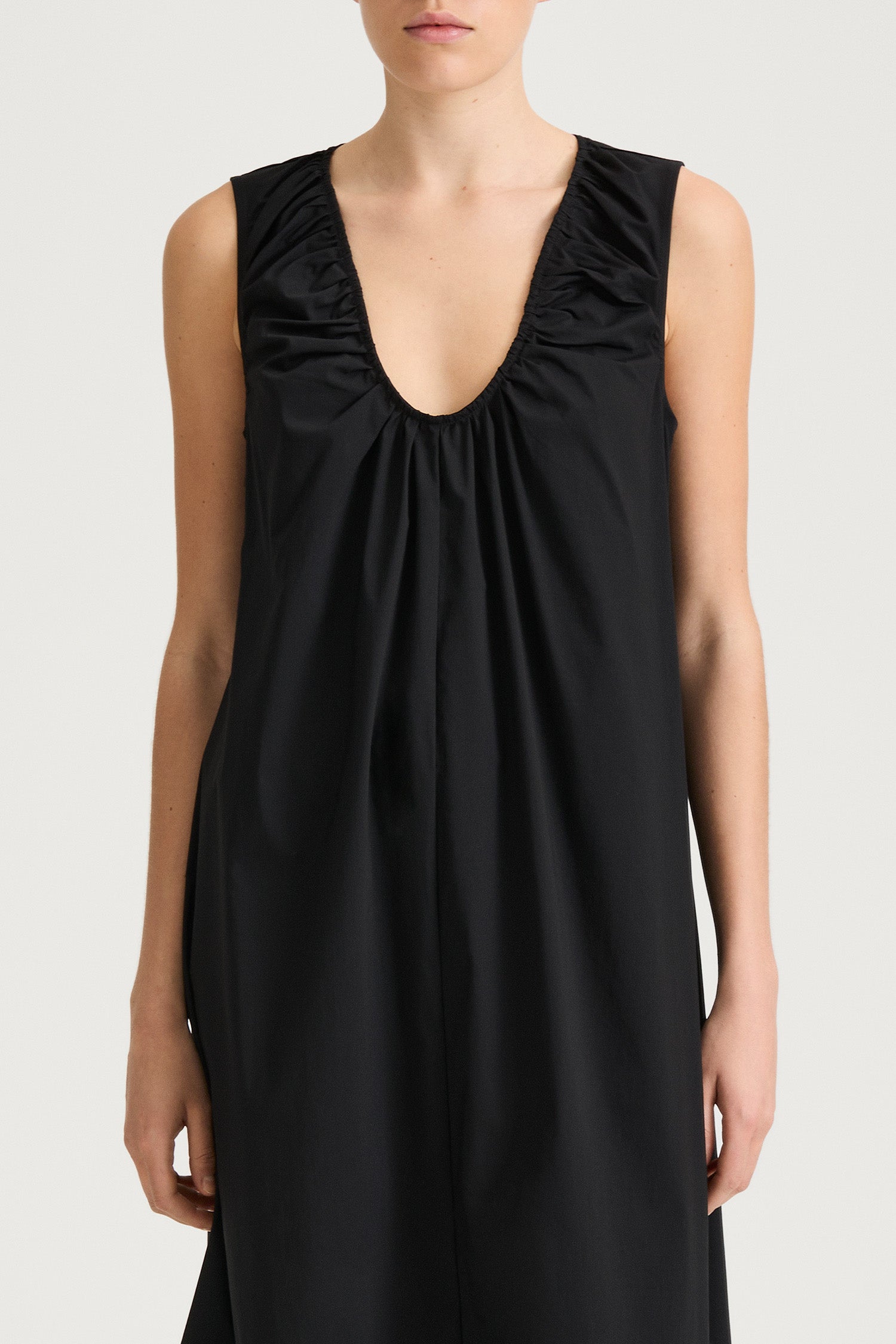 Jaisie long dress black stylein model image close