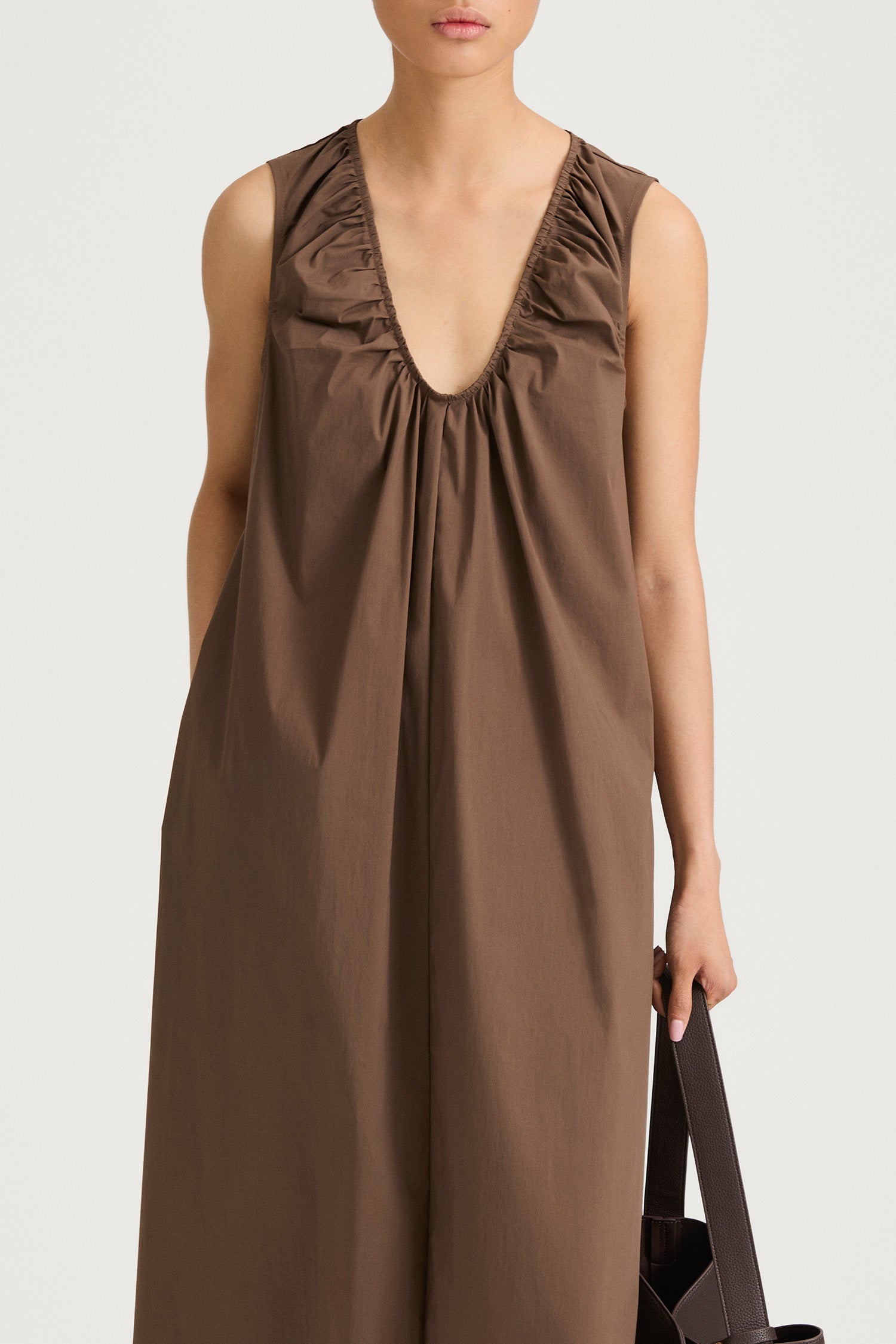 Jaisie long dress coffee stylein model image close