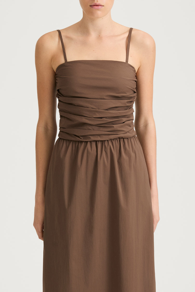 Jamila maxi dress cacao stylein model image close