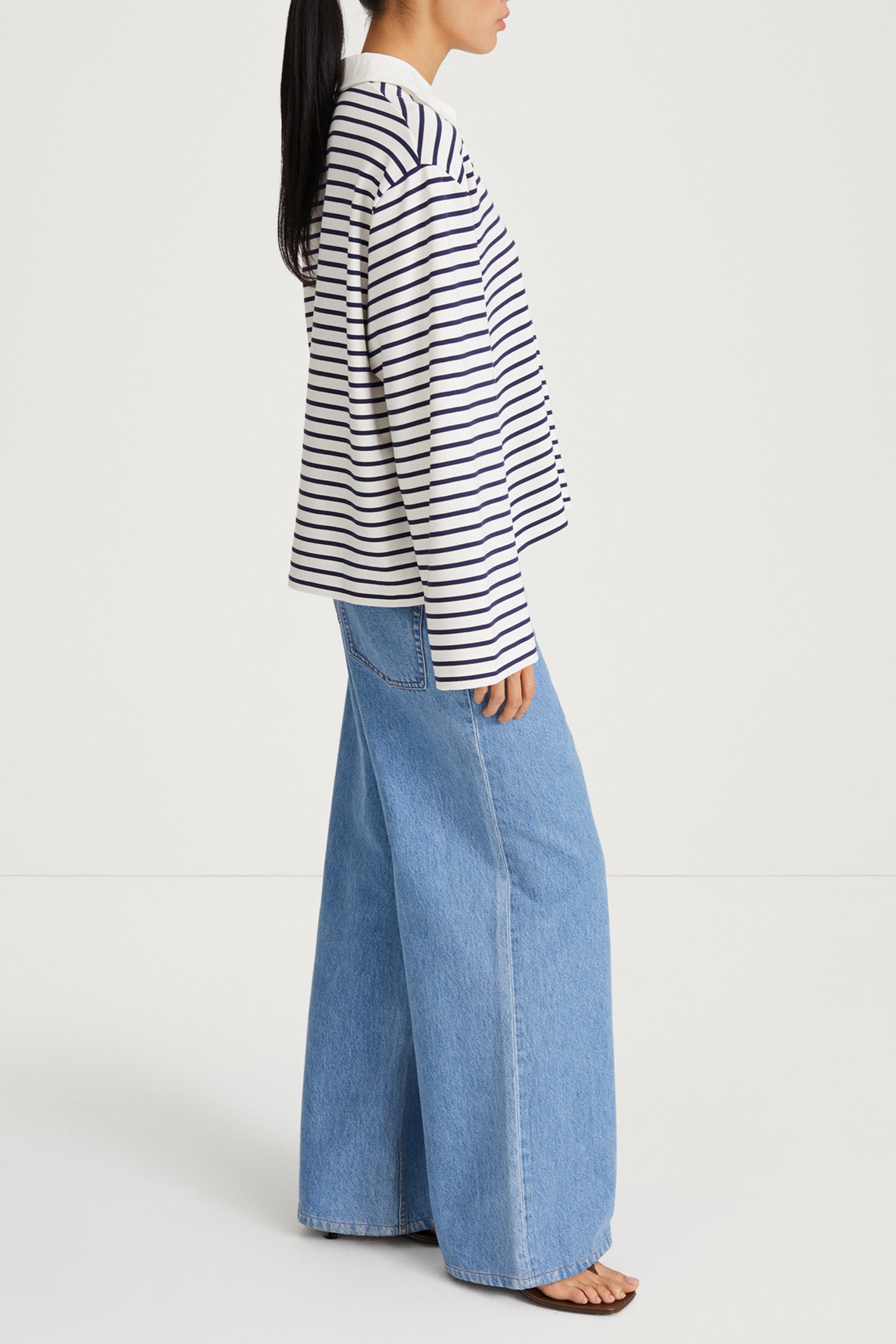 Janelle striped top v-neck collar longsleeve white navy stylein side
