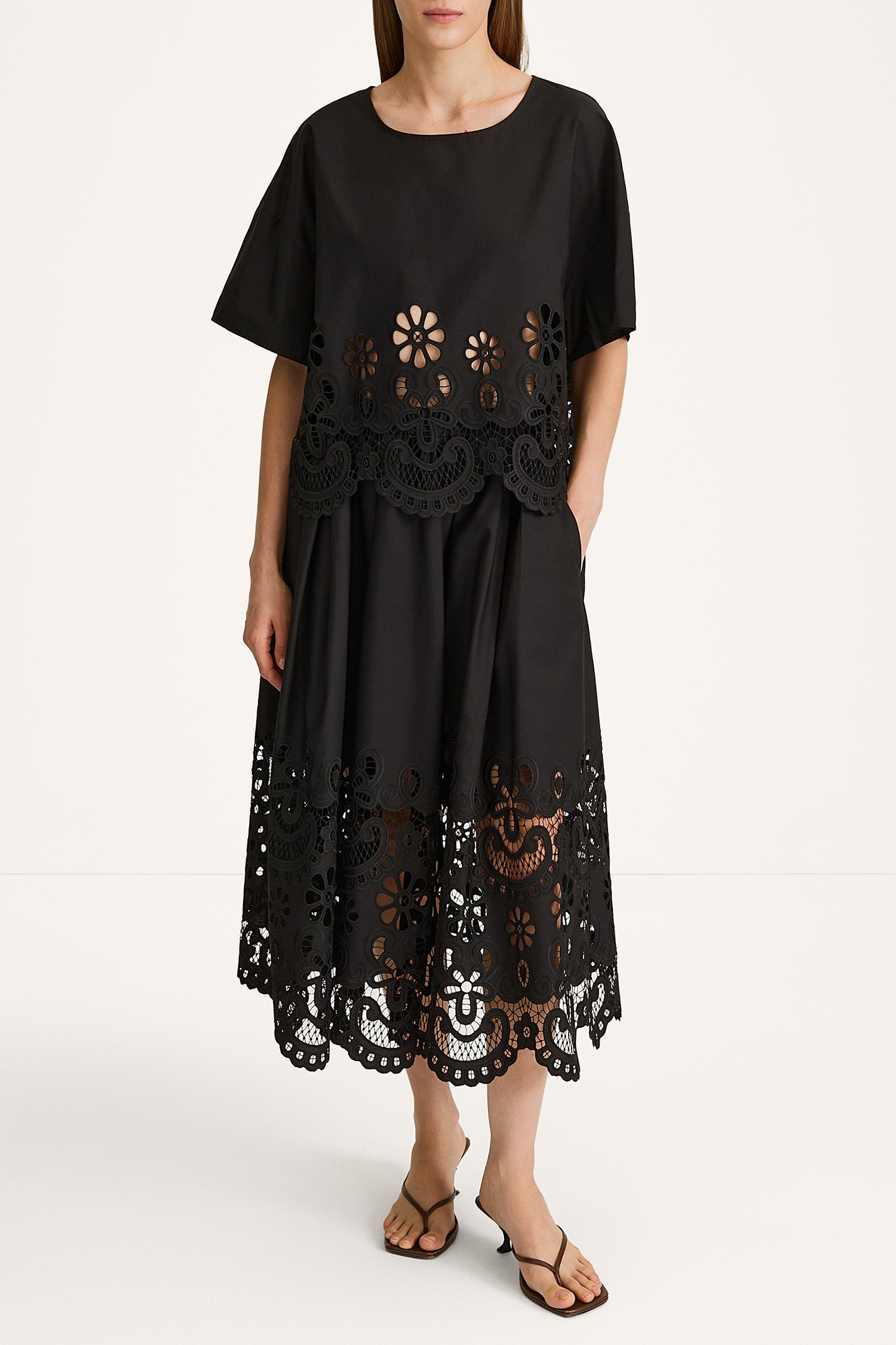 Jassira embroidery blouse black stylein model image front