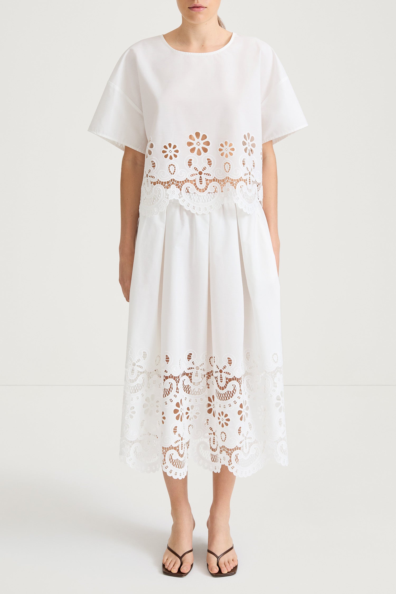 Jassira embroidery blouse white stylein model image front
