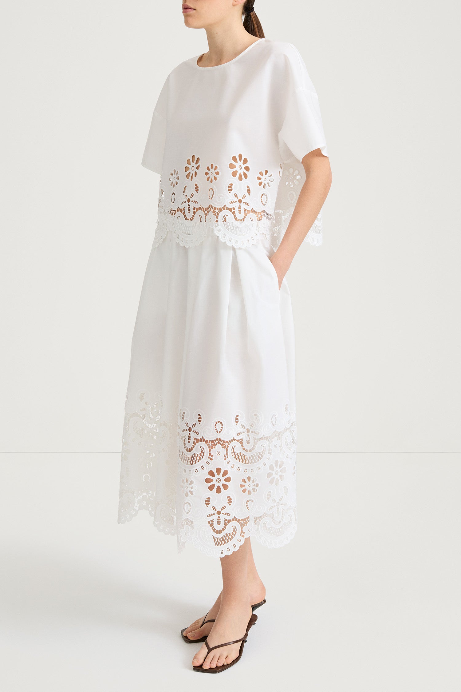 Jassira embroidery blouse white stylein model image side