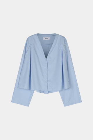Light blue v-neck shirt stylein jaylene front packshot