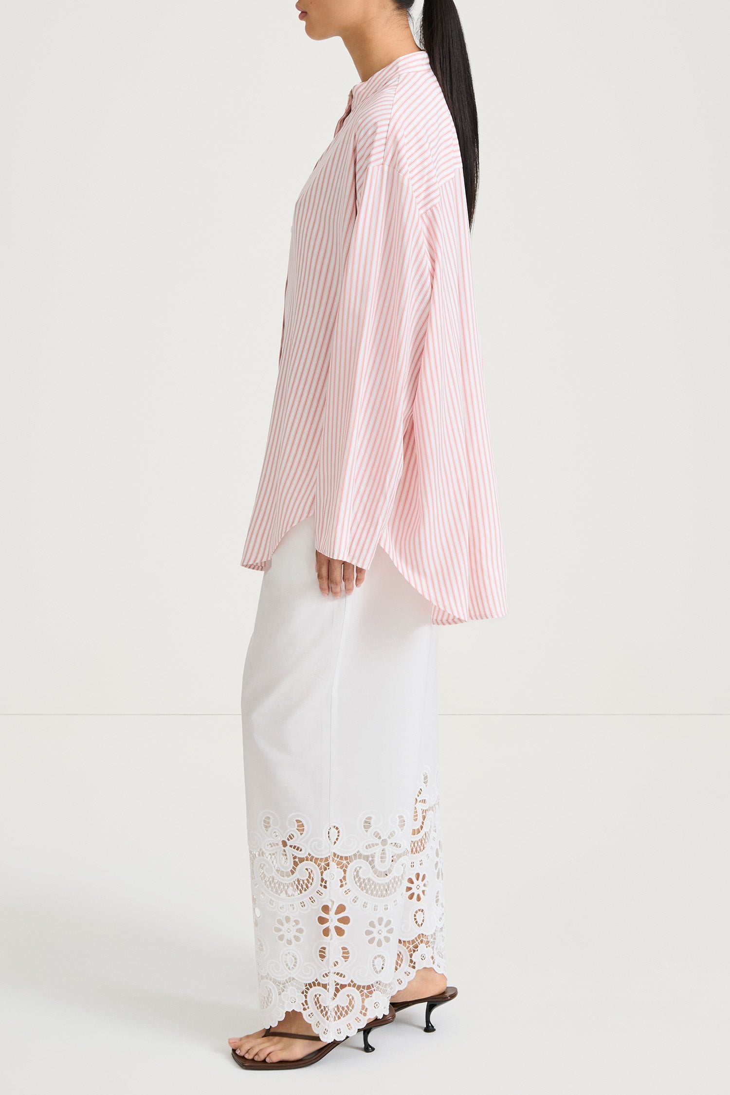 Jazara shirt pink stripe stylein model image side