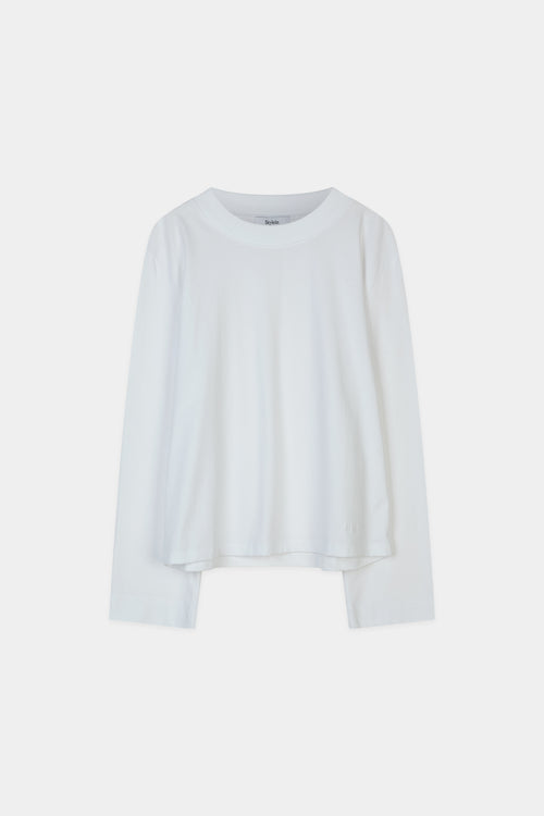 White longsleeve cotton t-shirt stylein front image