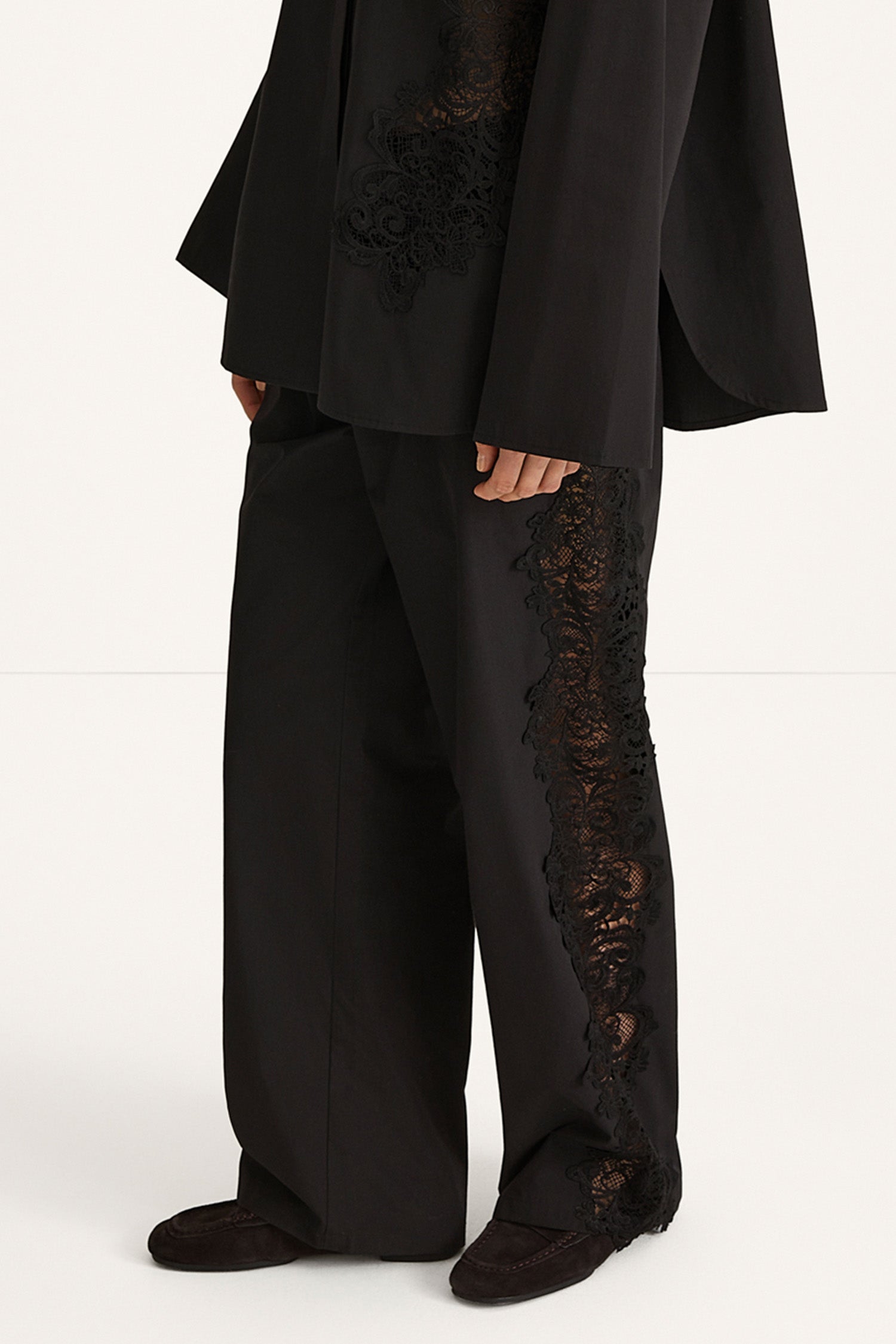Black trousers with embroidery details stylein jeraldine detail