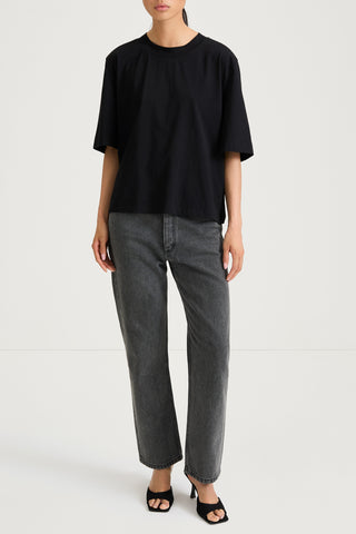 Joyce t-shirt oversized boxy black stylein model image front