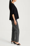 Joyce t-shirt oversized boxy black stylein model image side