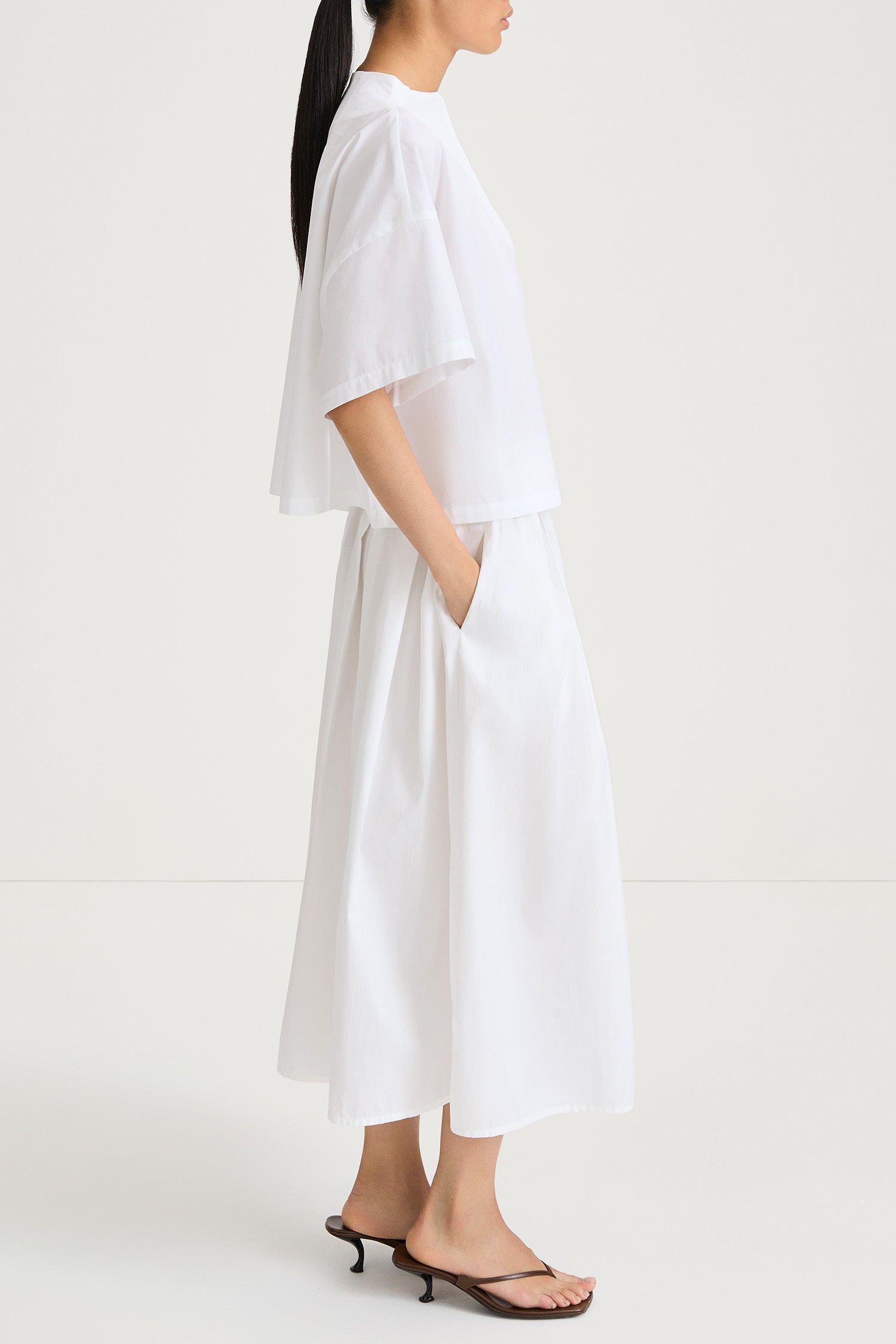 Joelle cotton blouse short sleeve white stylein model image side