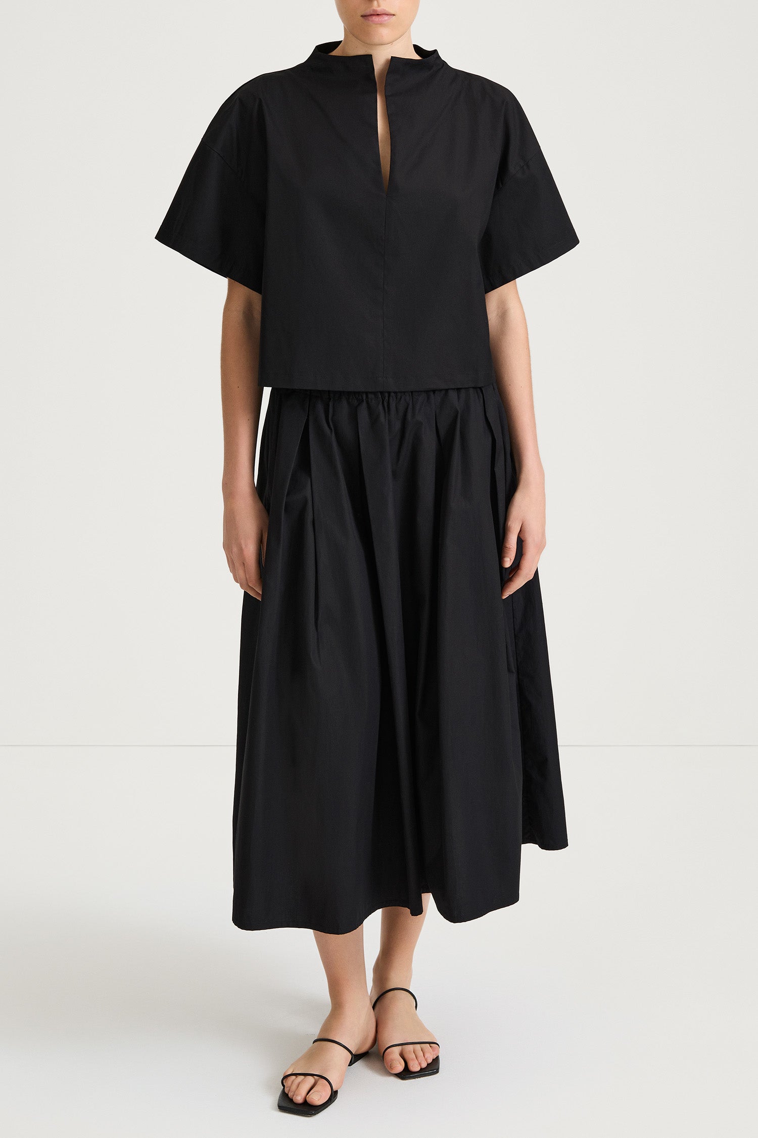 Joelle cropped short sleeve blouse black stylein model image front