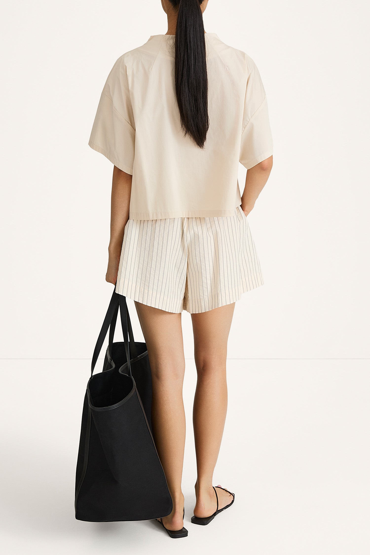 Jojo shorts cream stripe stylein model image back