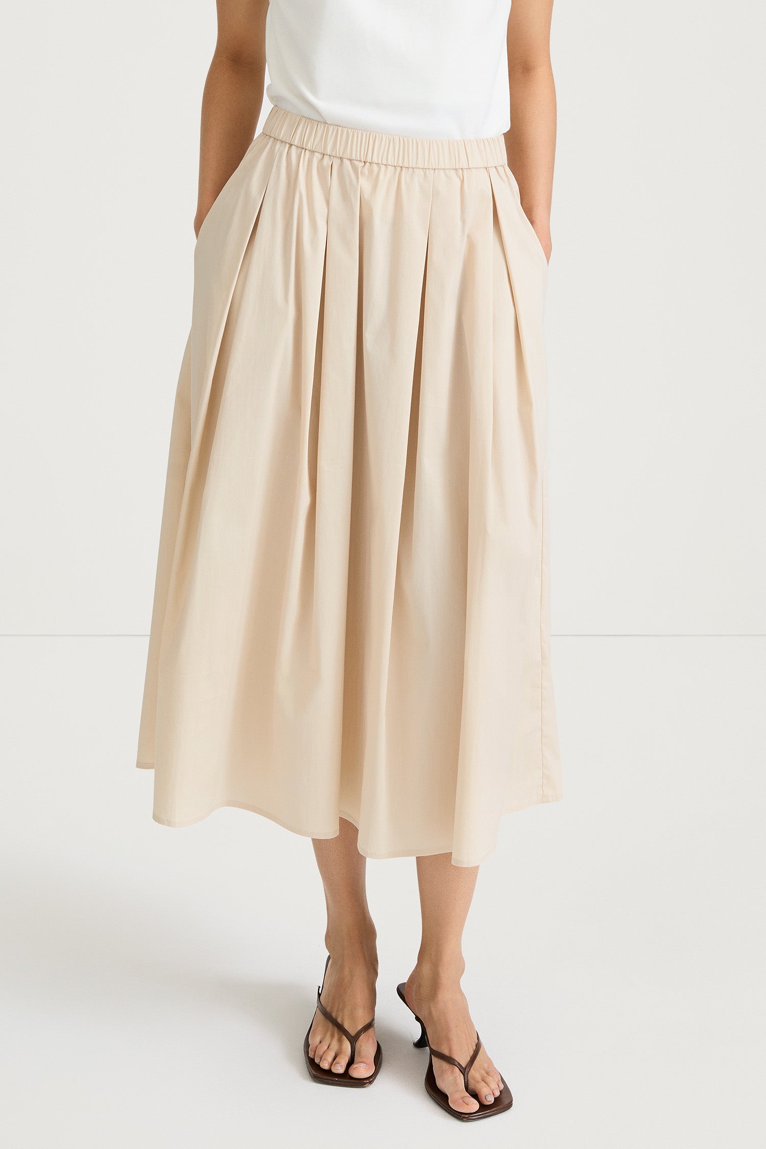 Jorina midi cotton skirt oyster stylein model image front close