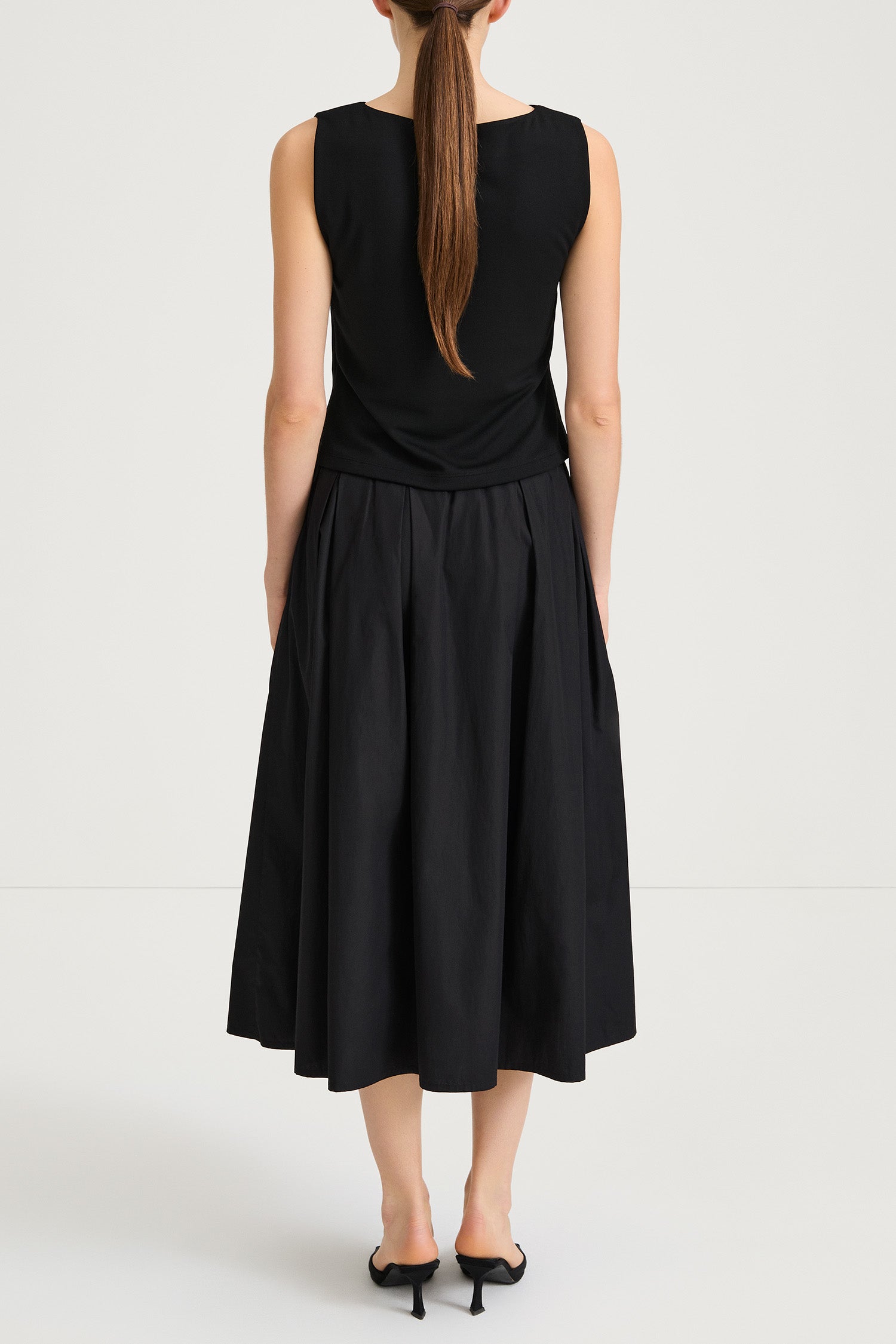Jorina midi cotton skirt black stylein model image back