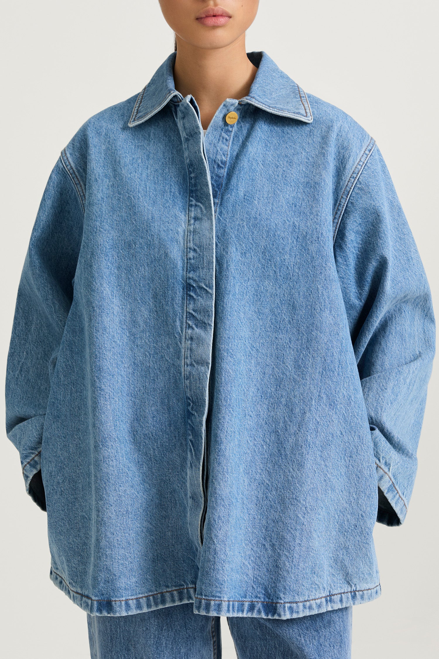 Karen denim jacket vintage blue stylein model image front close