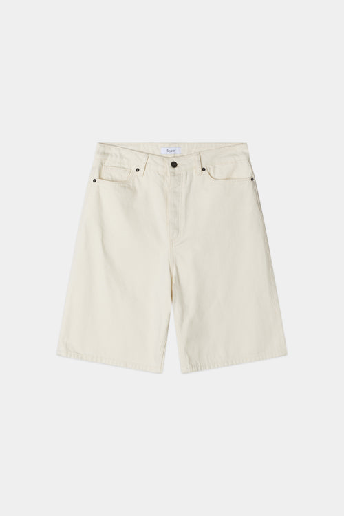 Wide leg high-waist denim jeans shorts stylein kayne ecru white model image front