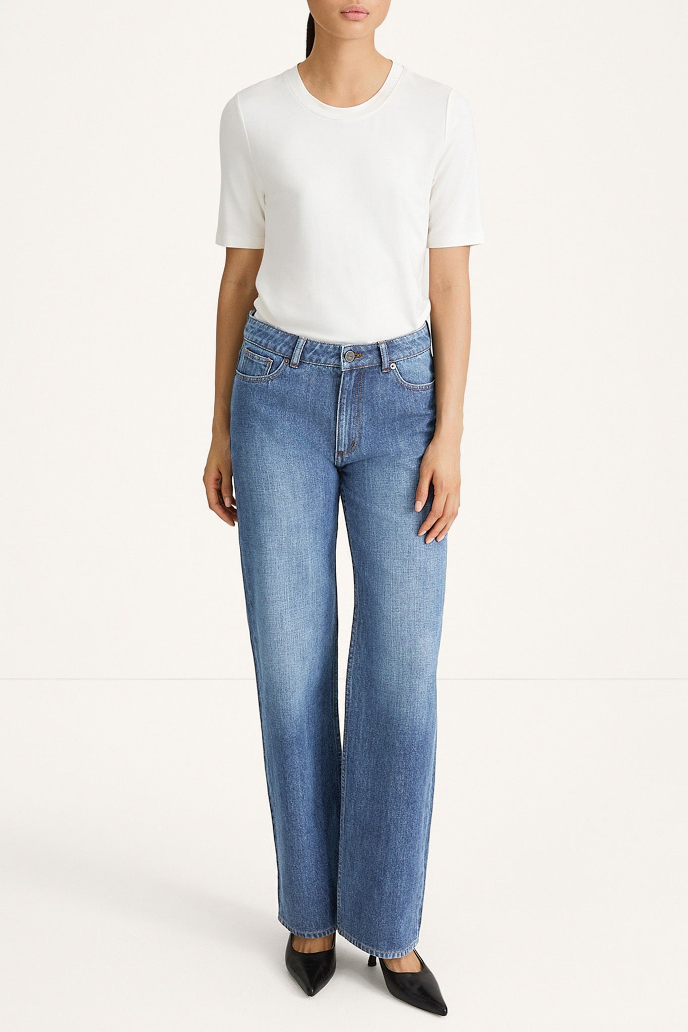 Kiara denim trousers dark steel blue stylein model image front