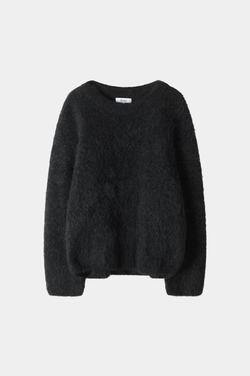 black oversized knitted sweater stylein lory model image