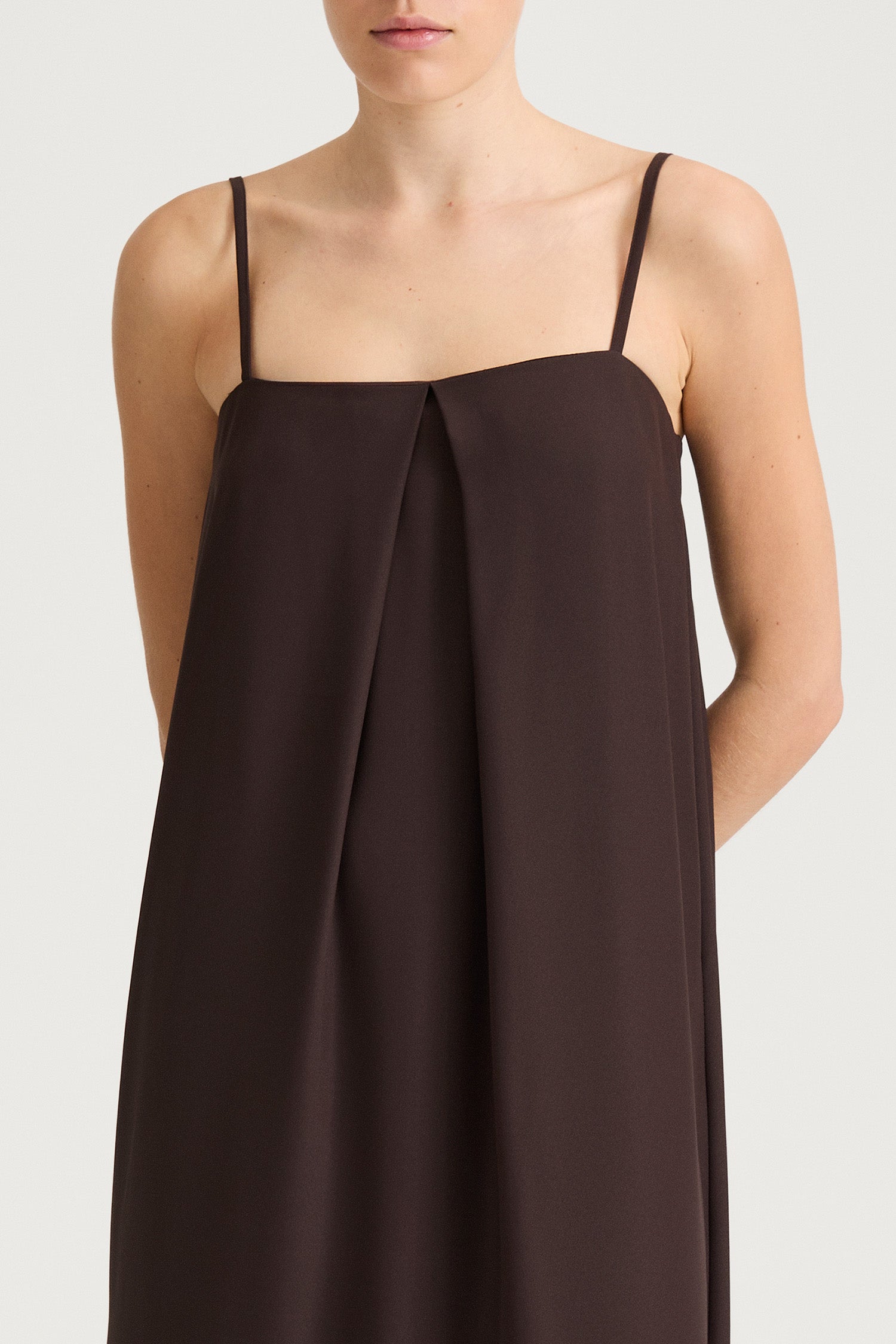 Majla Maxi long dress coffee stylein model image close
