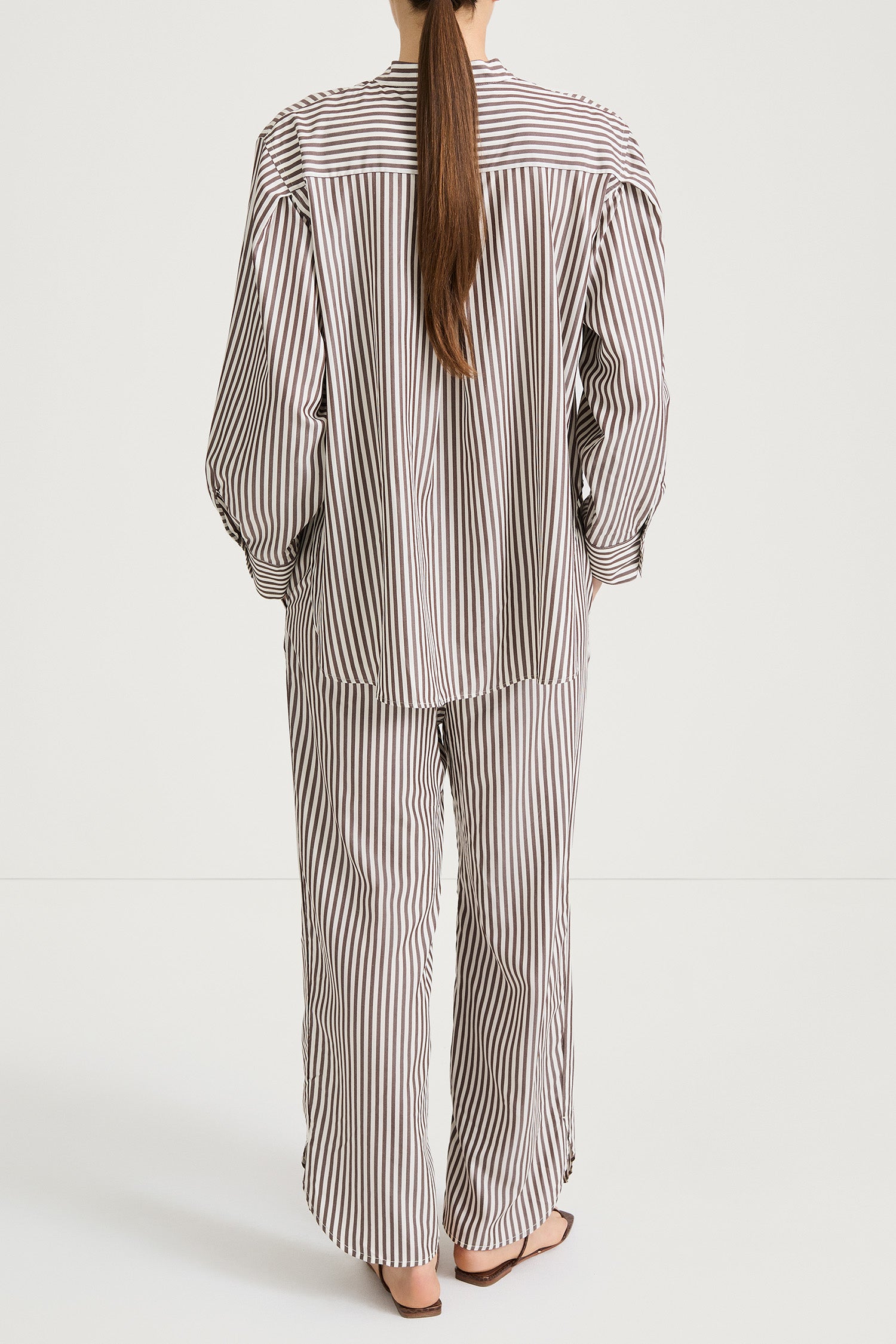 Mandria shirt brown stripe stylein model image back