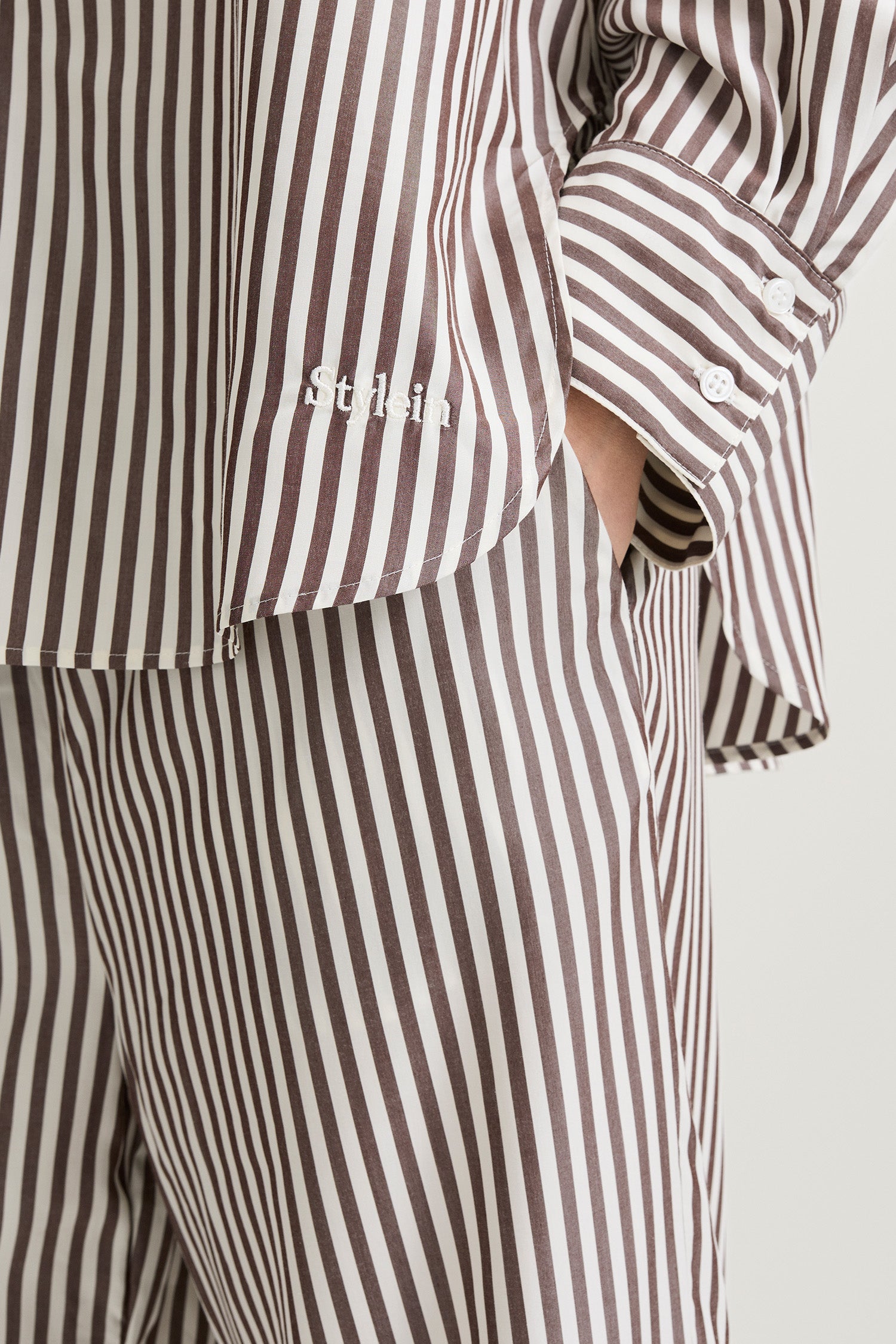 Mandria shirt brown stripe stylein model image detail close