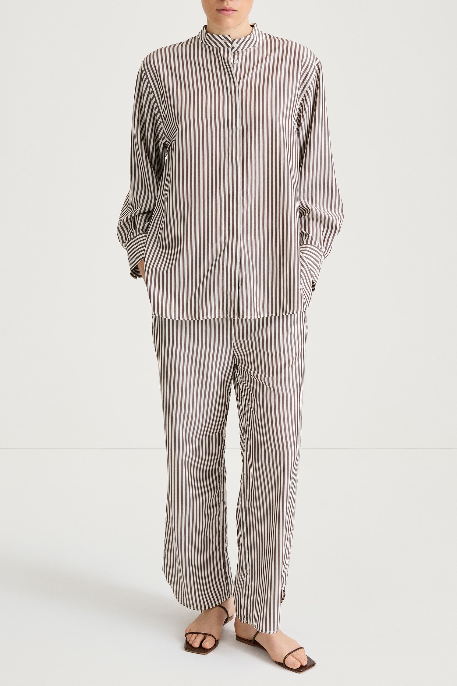 Mandria shirt brown stripe stylein model image front