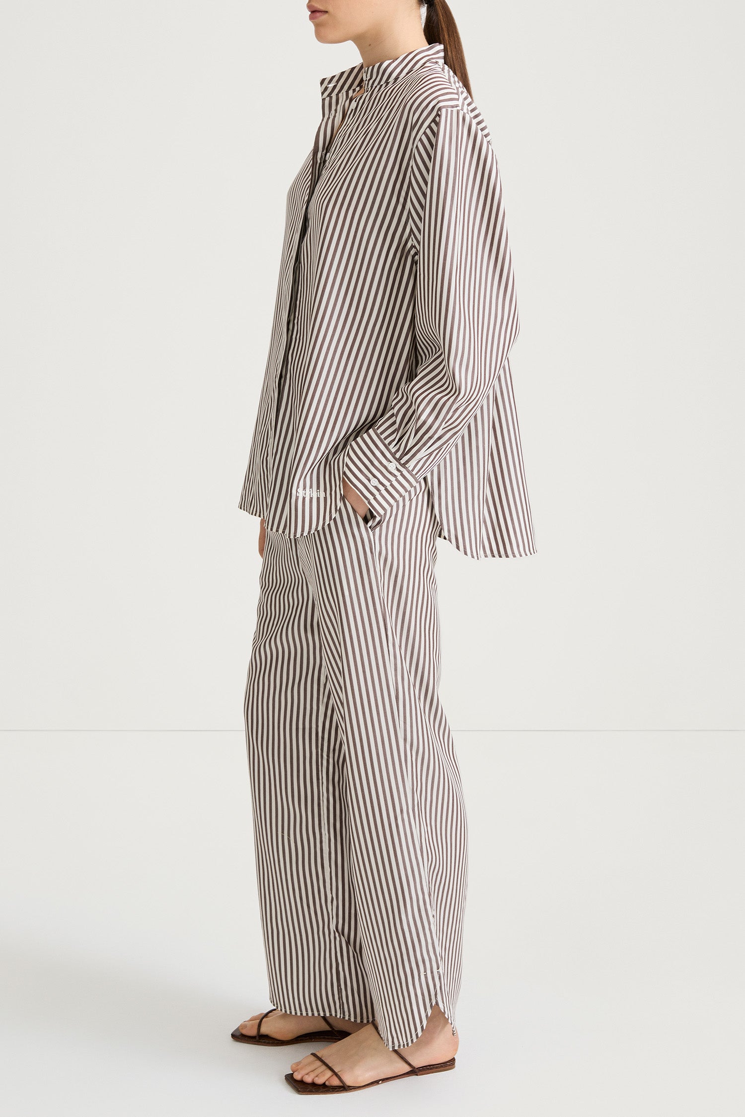 Mandria shirt brown stripe stylein model image side