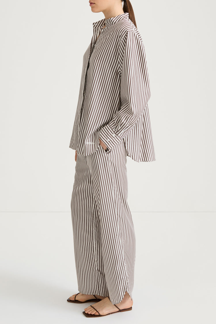 Mandria shirt brown stripe stylein model image side