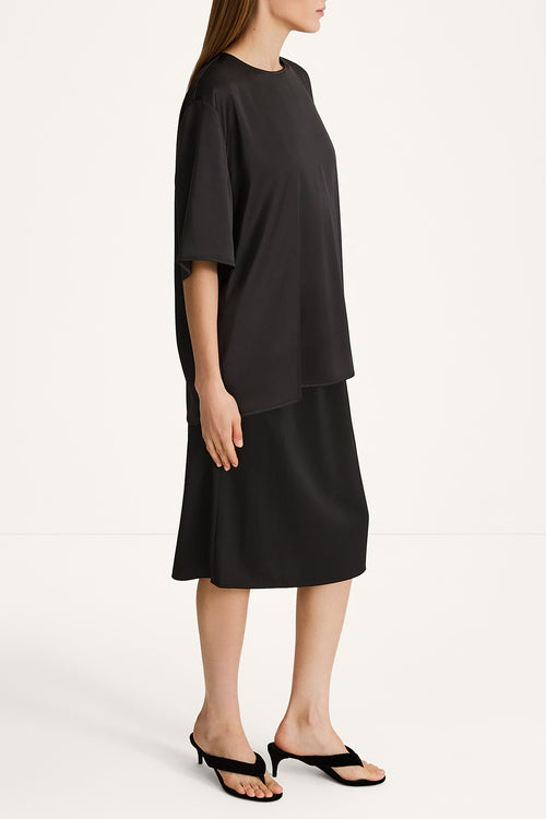 Martano oversized satin t-shirt top black stylein model image front