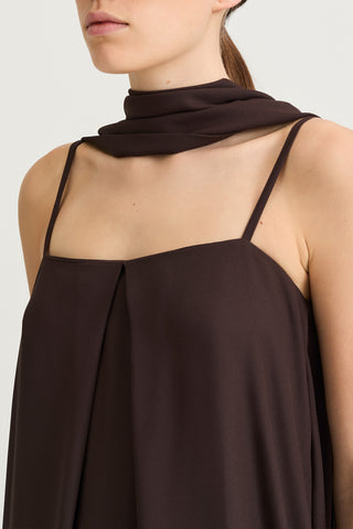 Matino scarf coffee stylein model image close