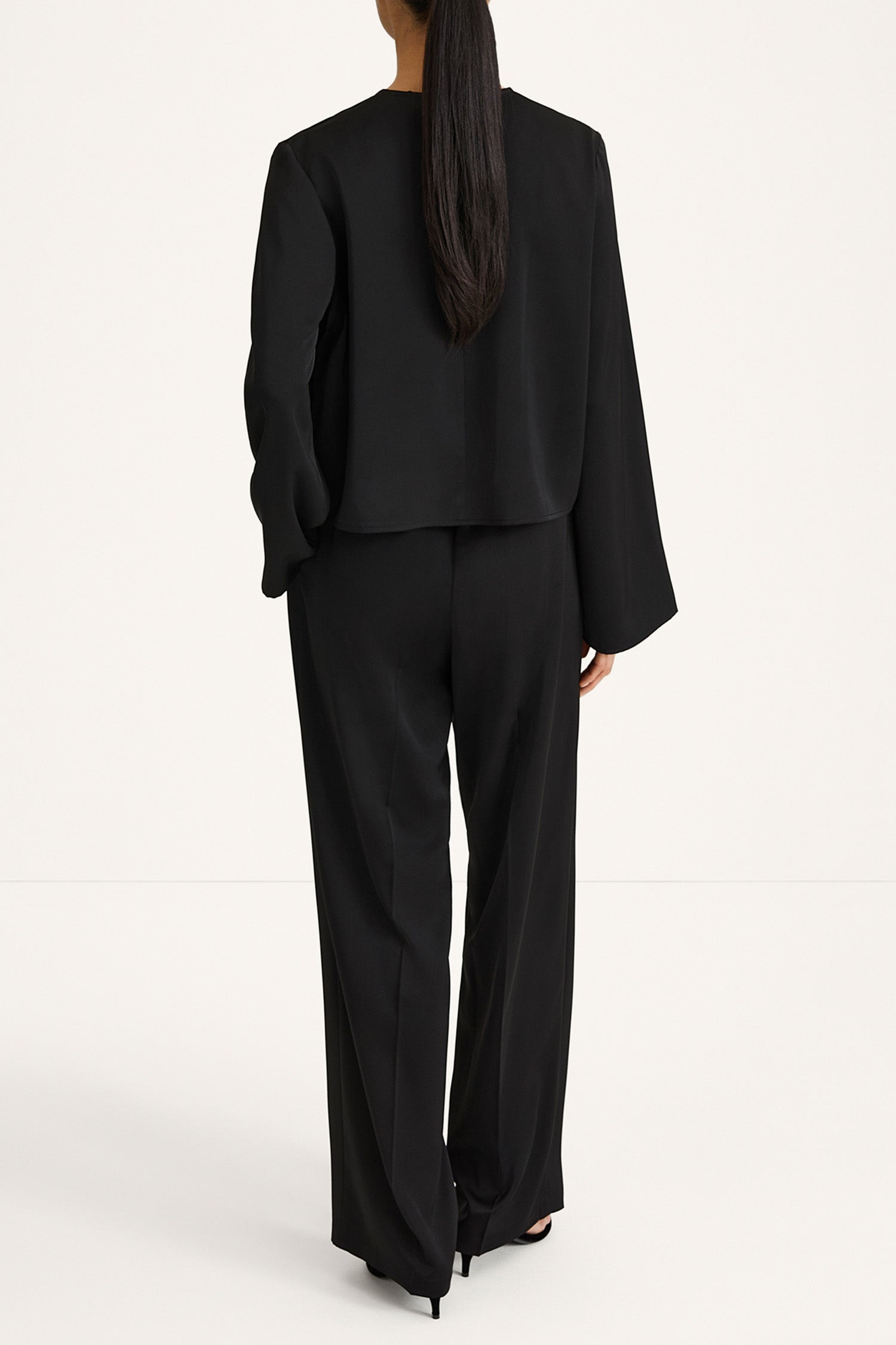 BLACK WIDE SLEEVE BLOUSE STYLEIN Mirai back