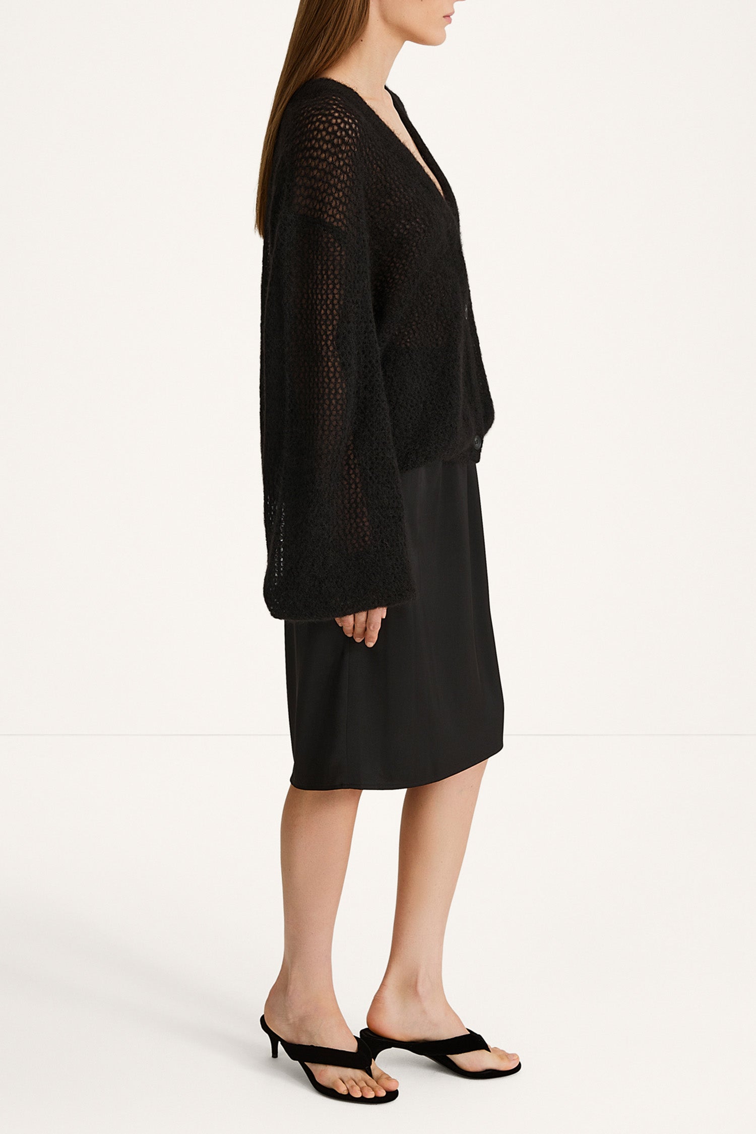 Nasira loose fitted v-neck cardigan black stylein side