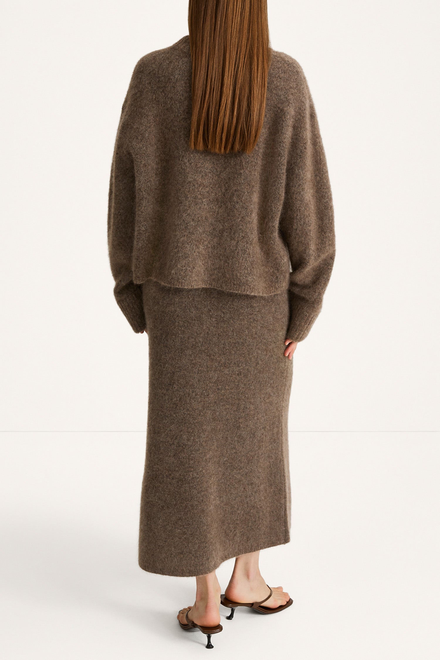 Niclas short mohair sweater brown stylein model image back