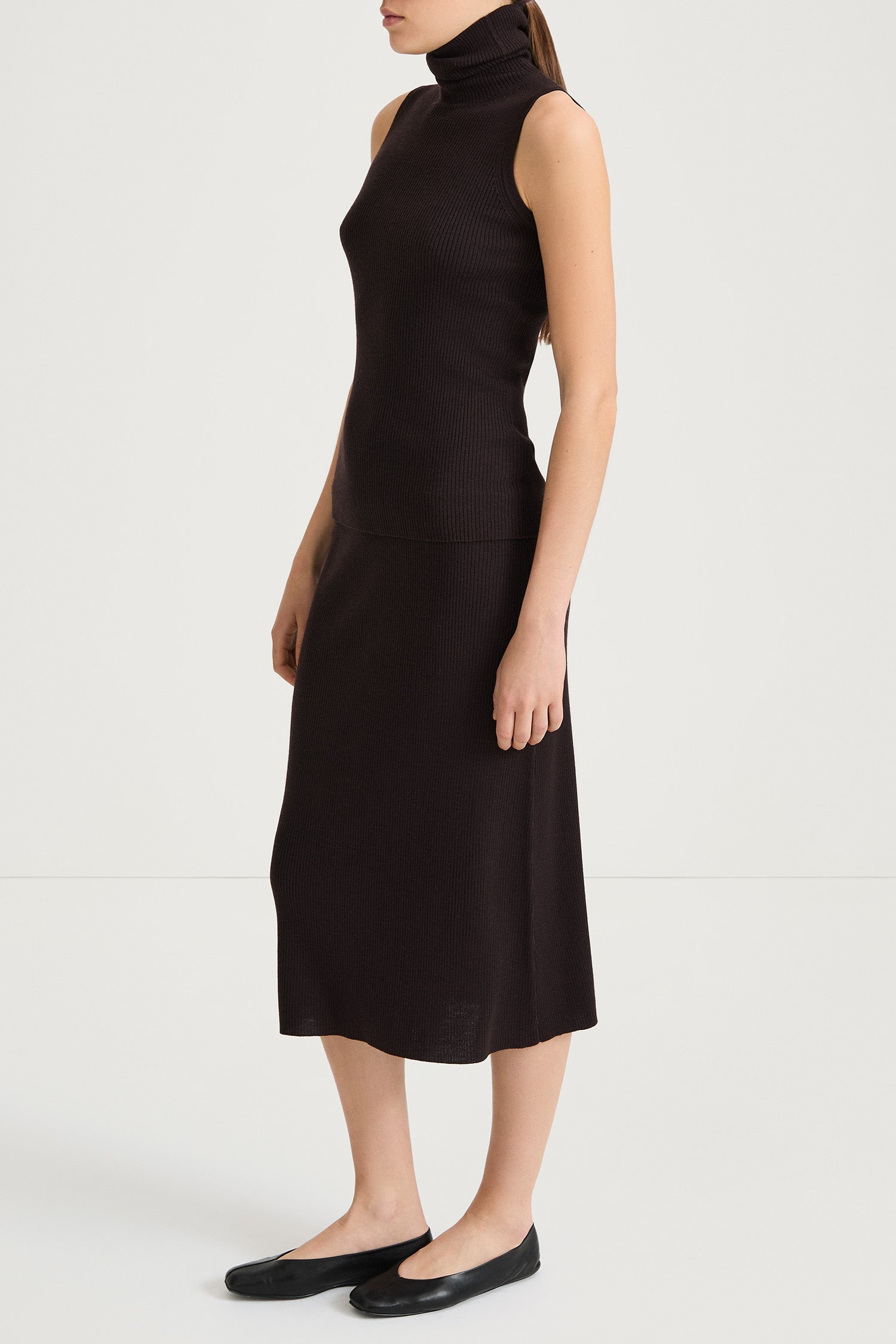 Promise sleeveless ribbed knit top merino wool coffee stylein model image side