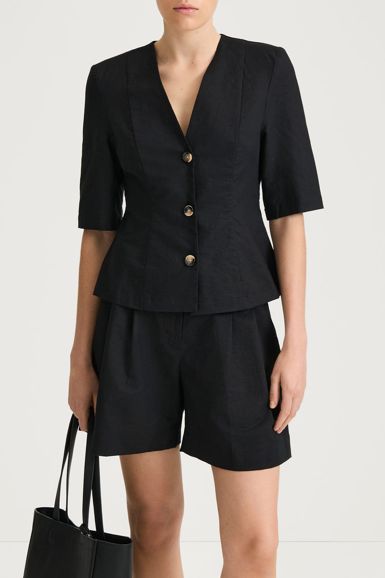 Sarego shorts black stylein model image front close