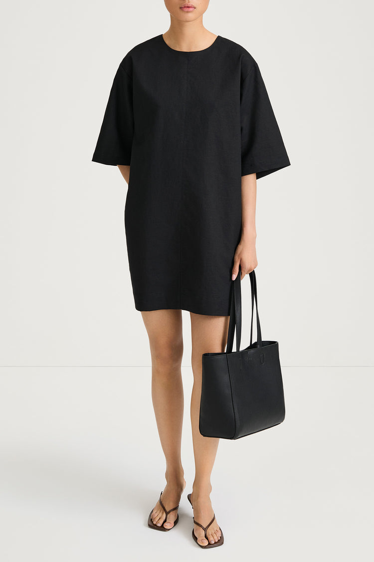 Sini dress black stylein model image front