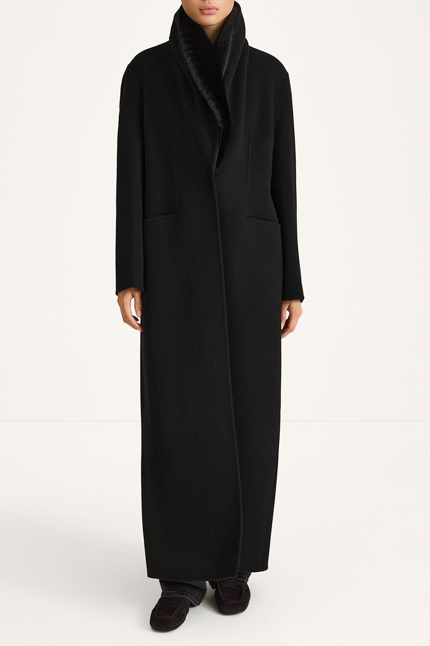 Tera-long-coat-black-stylein-front