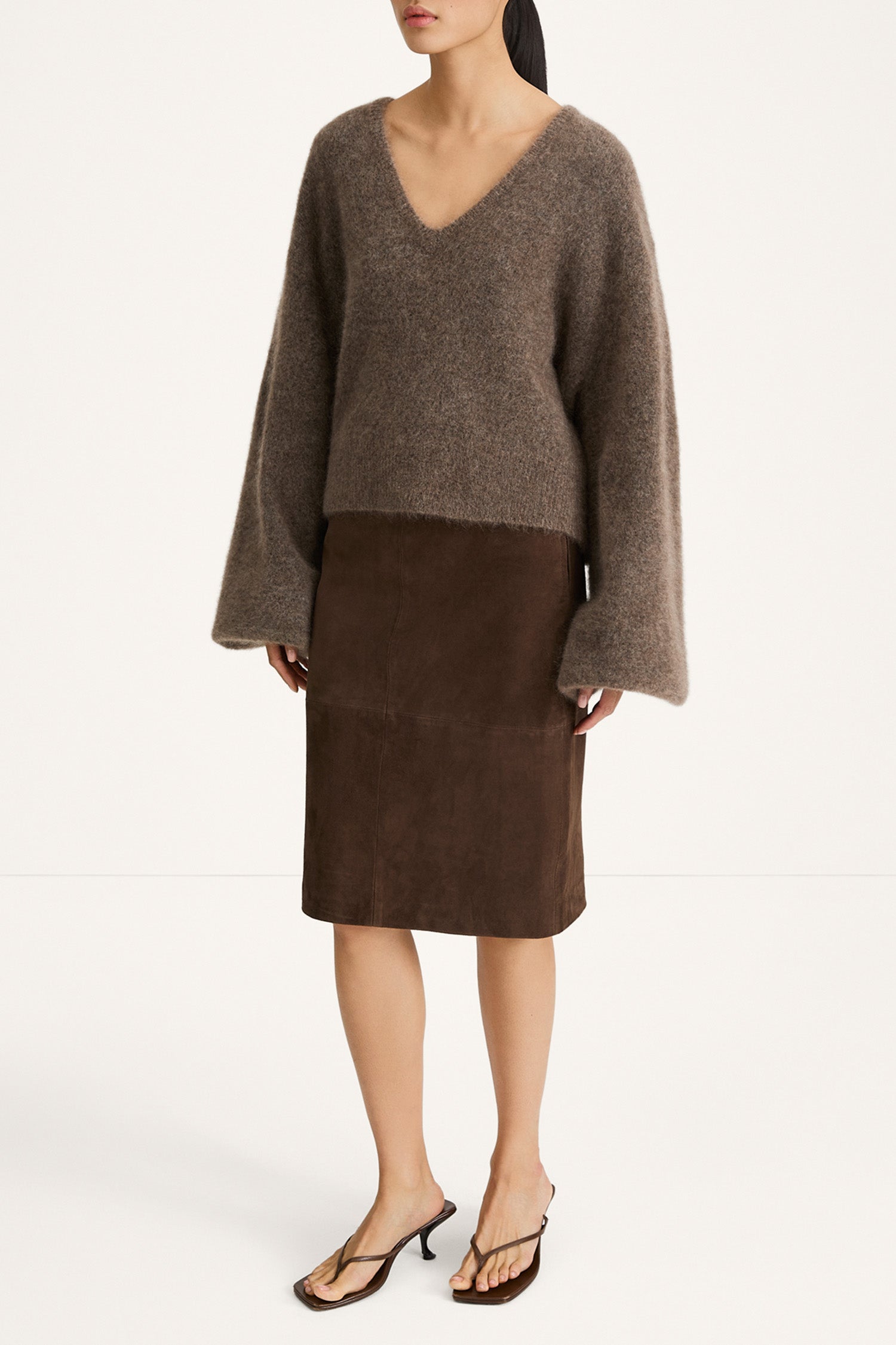 Valeria suede skirt pebble brown stylein model image side
