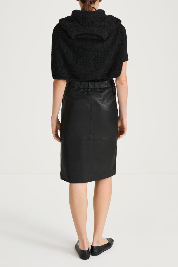 black midi leather skirt stylein viana model image back