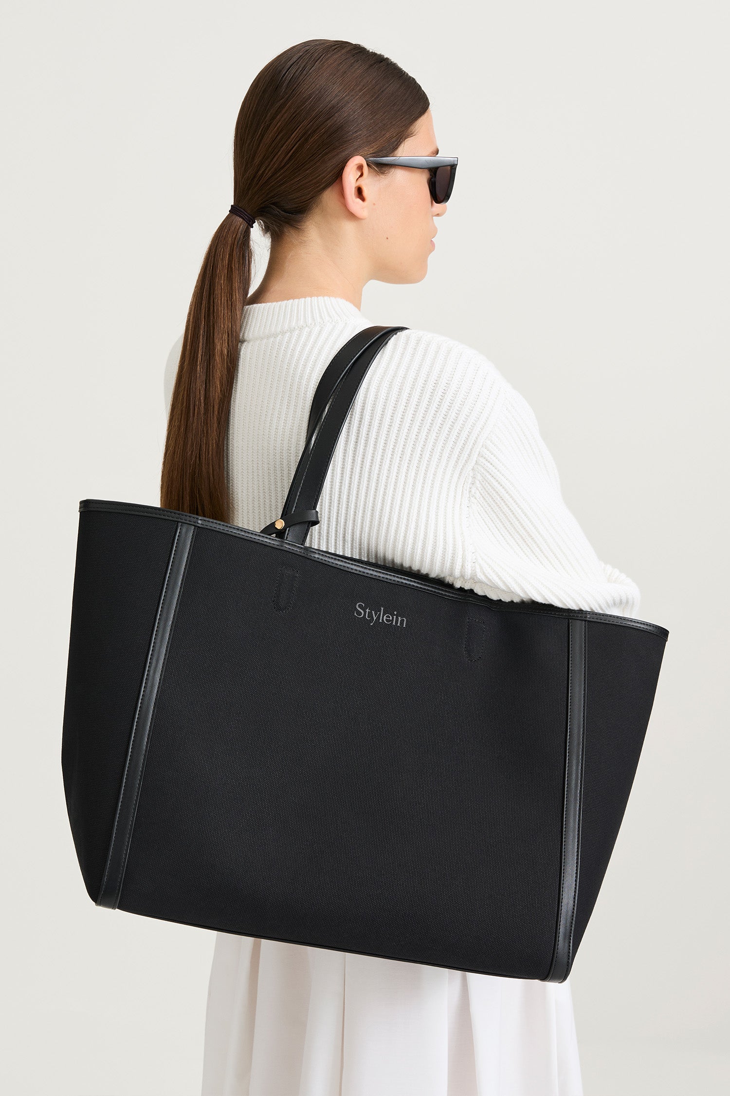 Yacht bag canvas black stylein model image